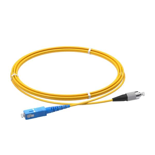Does the broadband fiber optic pigtail emit a red light 