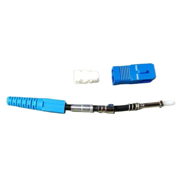 Photovoltaic combiner box voltage adaptation
